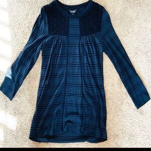 Lucky Brand 3/4 sleeve indigo knit top. Detailed yoke, hip length. Small